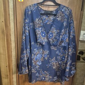 Venezia Navy Floral V-Neck Long Sleeve Blouse.  Box 37